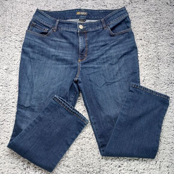 Lee Relax Fit Straight Leg Denim Blue Jeans Pant. Woman's 18W.Mid Rise Slimming. - Picture 5 of 13